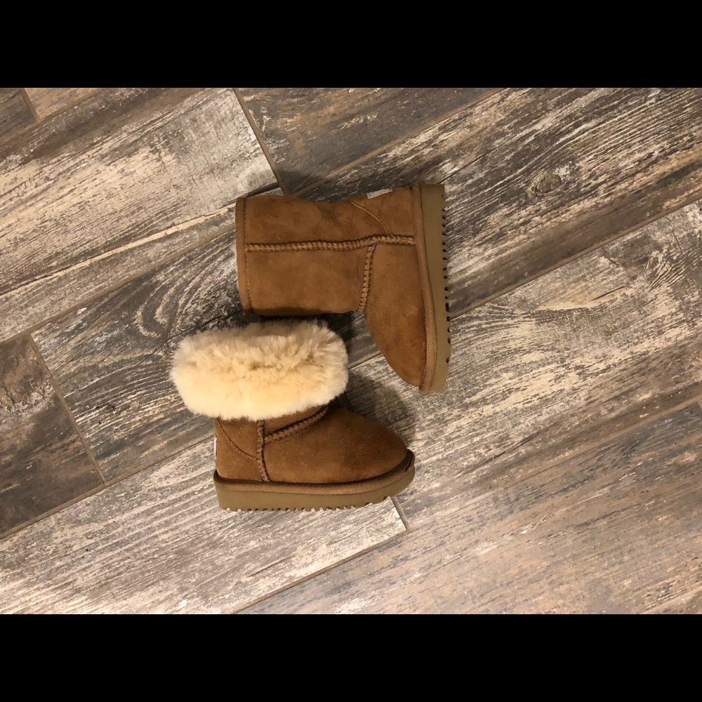 Toddler Uggs size 6